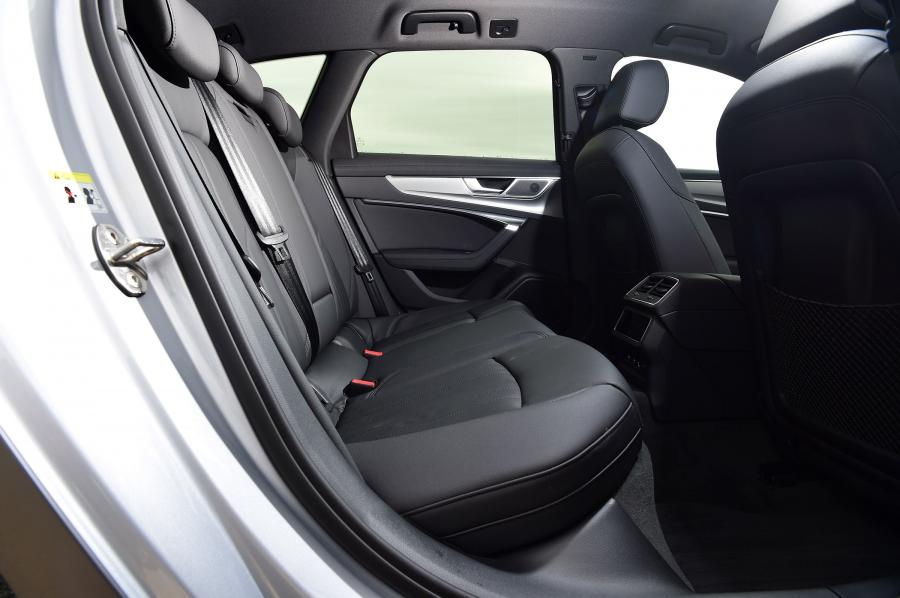 Интерьер Audi A6 45 TDI Allroad Quattro (C8) 2019 года  (UK) (фото 16 из 19)